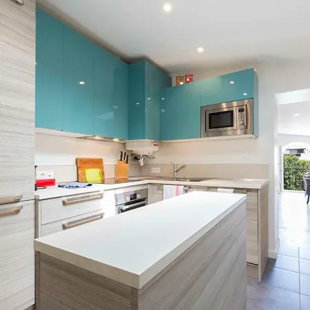 2 Bedrooms On The Place Nationale , Up To 8 People Appartement