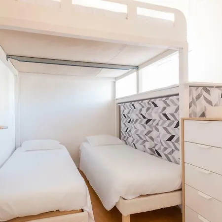 Appartement 2 Bedrooms On The Place Nationale , Up To 8 People