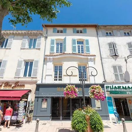 2 Bedrooms On The Place Nationale , Up To 8 People Appartement