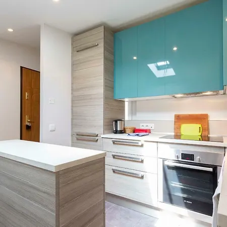 Appartement 2 Bedrooms On The Place Nationale , Up To 8 People